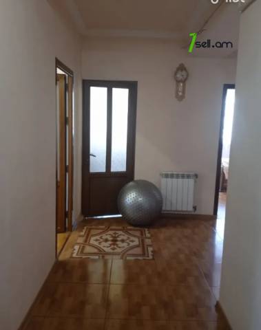 4 սենյականոց բնակարան Զորավար Անդրանիկի փողոցում, 84 ք.մ., 10/14 հարկ, կապիտալ վերանորոգված
