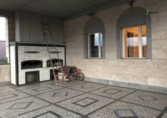 Երեք հարկանի քարե տուն Այասի փողոցում կենտրոնում, 200 ք.մ., 3+ սանհանգույց, կապիտալ վերանորոգված