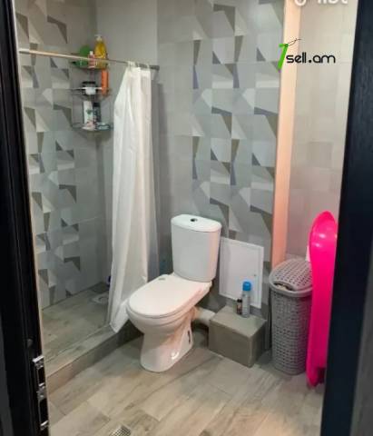 4 սենյականոց բնակարան Մոլդովական փողոցում, 79 ք.մ., 3/9 հարկ, կապիտալ վերանորոգված