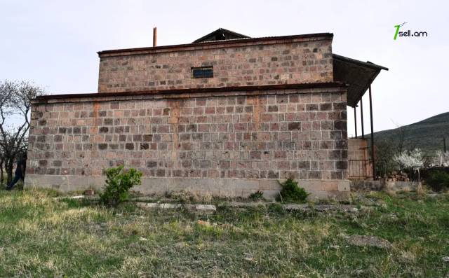 Երկու հարկանի քարե տուն 6-րդ փողոցում Հացիկում, 203 քմ, 2 սանհանգույց