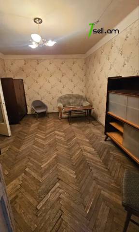 1 սենյականոց բնակարան Տպագրիչների փողոցում, 36 քմ, 2/5 հարկ, քարե շենք