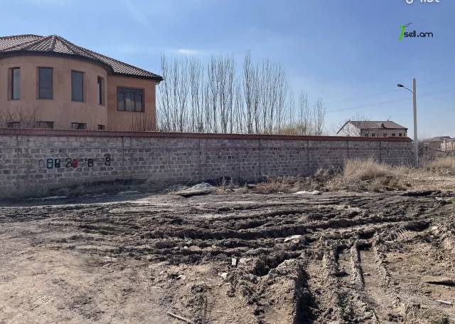 Հողատարածք բնակելի շինությունների համար Ավանում, 960 ք.մ.