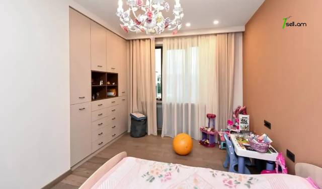 Երկու հարկանի թաունհաուզ Ծարավ Աղբյուր փողոցում Ավանում, 270 քմ, 3+ սանհանգույց