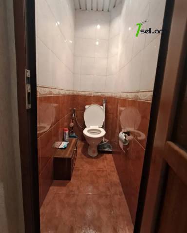 2 սենյականոց բնակարան Մարշալ Բաղրամյան պողոտայում, 67 ք.մ., կապիտալ վերանորոգված, քարե շենք