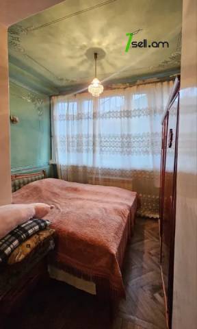 2 սենյականոց բնակարան Կուրղինյան փողոցում, 65 ք.մ., 2/5 հարկ, մասնակի վերանորոգում, քարե շենք