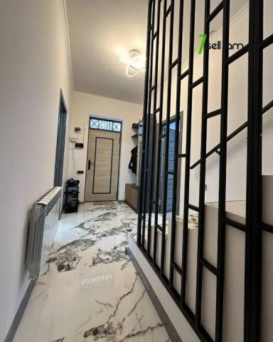 Երկու հարկանի քարե տուն 21-րդ փողոցում Զովունիում, 220 ք.մ., 2 սանհանգույց, կապիտալ վերանորոգված