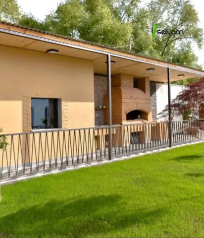 Բազմաֆունկցիոնալ գույք 3-րդ փողոցում Ակունքում, 160 քմ