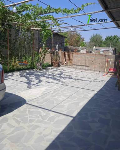 Մեկ հարկանի քարե տուն Հայկ Բժշկյանց փողոցում Հայանիստում, 150 քմ, կապիտալ վերանորոգված