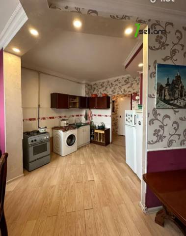 3 սենյականոց բնակարան, 16 թաղամաս, 78 ք.մ., 12/16 հարկ, կապիտալ վերանորոգված