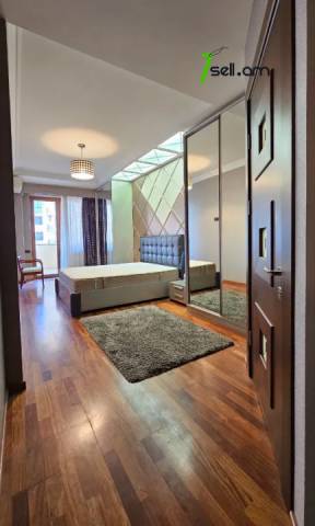 Ընդարձակ 3 սենյականոց բնակարան նորակառույց շենքում Վարդանանց փողոցում, 155 ք.մ., նախավերջին հարկ