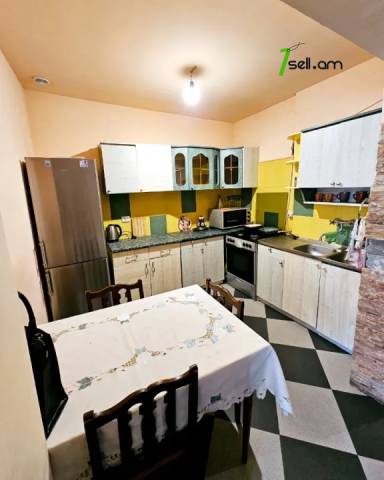 4 սենյականոց բնակարան Երվանդ Քոչարի փողոցում, 100 ք.մ., 2 սանհանգույց, նախավերջին հարկ