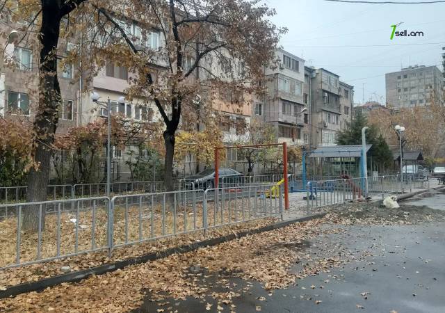 3 սենյականոց բնակարան Արցախի պողոտայում, 57 ք.մ., եվրովերանորոգված, քարե շենք