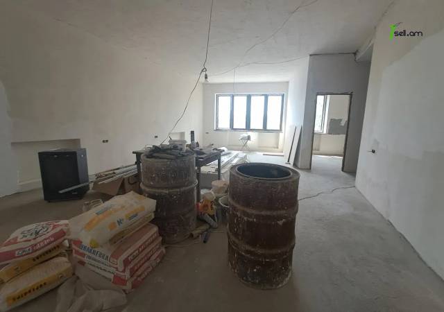 Չորս հարկանի քարե տուն Շևչենկոյի փողոցում կենտրոնում, 420 քմ, 3+ սանհանգույց, մասնակի վերանորոգում