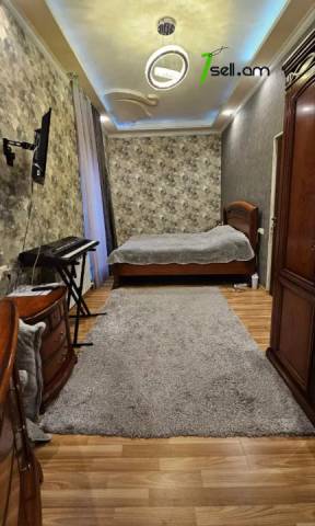 Երկու հարկանի քարե թաունհաուզ, Նորաշեն թաղամաս Աջափնյակում, 260 ք.մ., 2 սանհանգույց