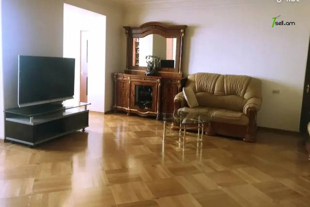 4 սենյականոց բնակարան Արամ Խաչատրյան փողոցում, 113 ք.մ., 3/5 հարկ, կապիտալ վերանորոգված, քարե շենք