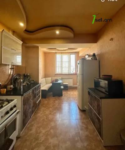 4 սենյականոց բնակարան Շիրազի փողոցում, 120 քմ, նախավերջին հարկ, բարձր առաստաղներ, մի քանի պատշգամբ