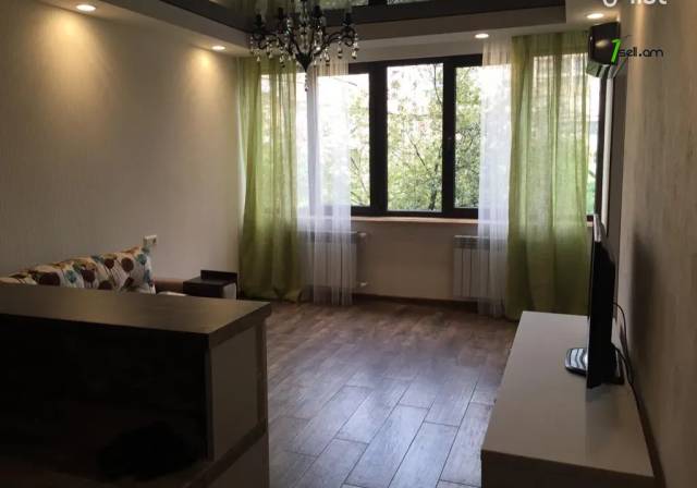 2 սենյականոց բնակարան Եզնիկ Կողբացու փողոցում, 50 ք.մ., 4/9 հարկ, եվրովերանորոգված