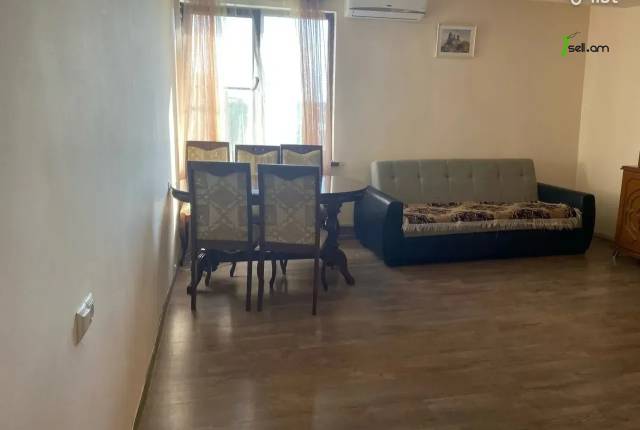 3 սենյականոց բնակարան, Չարենց թաղամաս, 63 քմ, 8/14 հարկ, եվրովերանորոգված