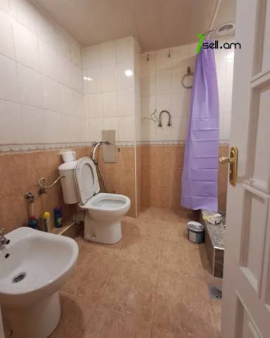 2 սենյականոց բնակարան Եզնիկ Կողբացու փողոցում, 50 ք.մ., 1/11 հարկ, կոսմետիկ վերանորոգում