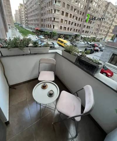 4 սենյականոց բնակարան նորակառույց շենքում Ադոնցի փողոցում, 120 ք.մ., 2 սանհանգույց, բարձր առաստաղներ