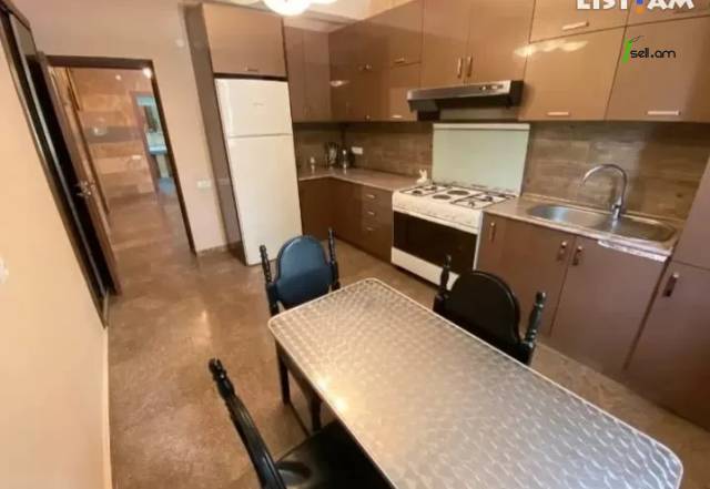 Երկու հարկանի քարե տուն Մարշալ Խուդյակովի փողոցում Ավանում, 252 քմ, 3+ սանհանգույց