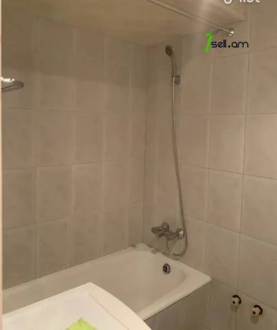 3 սենյականոց բնակարան Գյուլբենկյան փողոցում, 78 ք.մ., 3/5 հարկ, եվրովերանորոգված, քարե շենք