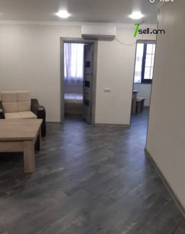 2 սենյականոց բնակարան Աբովյան փողոցում, 42 ք.մ., բարձր առաստաղներ, 2/5 հարկ, կապիտալ վերանորոգված