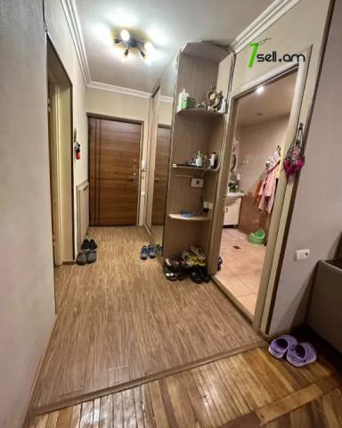 3 սենյականոց բնակարան Զաքյան փողոցում, 90 ք.մ., 1/5 հարկ, կապիտալ վերանորոգված, քարե շենք