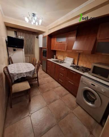 3 սենյականոց բնակարան Թումանյան փողոցում, 90 ք.մ., նախավերջին հարկ, կապիտալ վերանորոգված