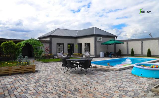 Մեկ հարկանի քարե թաունհաուզ Ադմիրալ Իսակովի պողոտայում Մալաթիա Սեբաստիայում, 100 քմ, 2 սանհանգույց