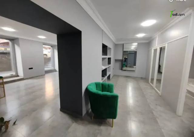 Բազմաֆունկցիոնալ գույք Բայրոնի փողոցում կենտրոնում, 190 ք.մ.