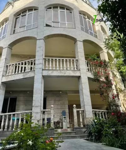 Չորս հարկանի քարե տուն Սիմեոն Երևանցու փողոցում կենտրոնում, 550 քմ, 3+ սանհանգույց