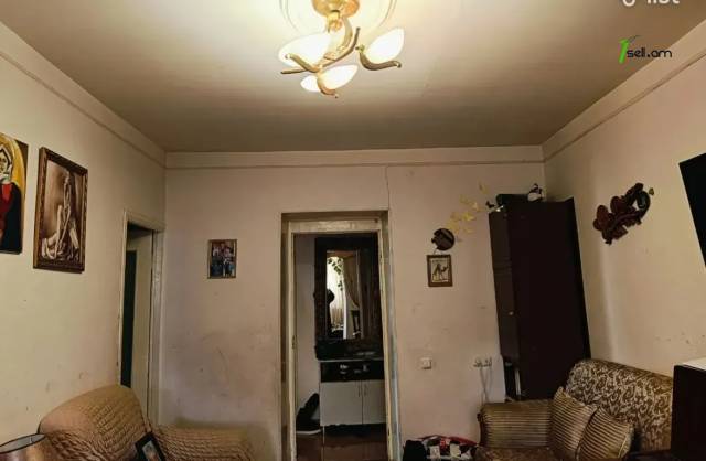 3 սենյականոց բնակարան Նելսոն Ստեփանյան փողոցում, 76 ք.մ., մի քանի պատշգամբ, կոսմետիկ վերանորոգում