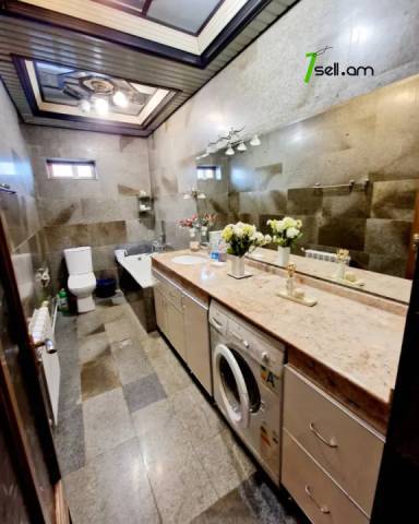 Երեք հարկանի տուն Օստրովսկու փողոցում կենտրոնում, 900 քմ, 3+ սանհանգույց, կապիտալ վերանորոգված