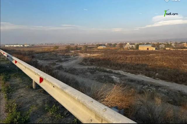 Հողատարածք արդյունաբերական օգտագործման, Արտաշատի խճուղի Արևաբույրում, 20,000 ք.մ.