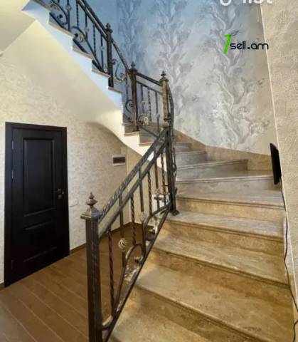 Երկու հարկանի քարե տուն, Գ-1 թաղամաս Աջափնյակում, 150 քմ, 2 սանհանգույց, կապիտալ վերանորոգված