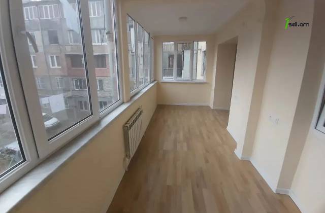 3 սենյականոց բնակարան Կոմիտասի պողոտայում, 78 ք.մ., 2/5 հարկ, կապիտալ վերանորոգված, քարե շենք