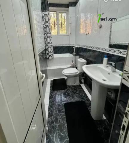 Չորս հարկանի քարե տուն Սիմեոն Երևանցու փողոցում կենտրոնում, 550 քմ, 3+ սանհանգույց