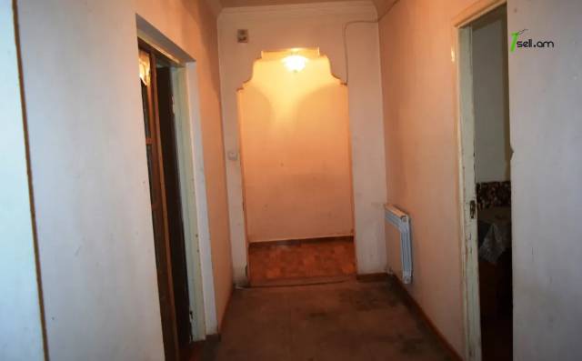 3 սենյականոց բնակարան Եղիշե Չարենցի փողոցում, 84 քմ, 1/4 հարկ, եվրովերանորոգված