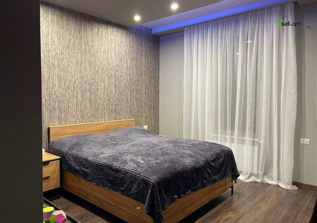 Երկու հարկանի քարե տուն, Ձոր 2 թաղամաս Դավիթաշենում, 480 ք.մ., 3+ սանհանգույց, եվրովերանորոգված