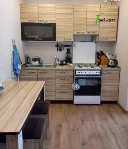 2 սենյականոց բնակարան Մամիկոնյանց փողոցում, 85 քմ, 2/4 հարկ, եվրովերանորոգված, քարե շենք