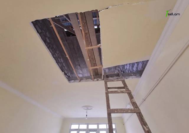 Երեք հարկանի քարե տուն Խորենացու փողոցում կենտրոնում, 145 ք.մ., 2 սանհանգույց, կոսմետիկ վերանորոգում