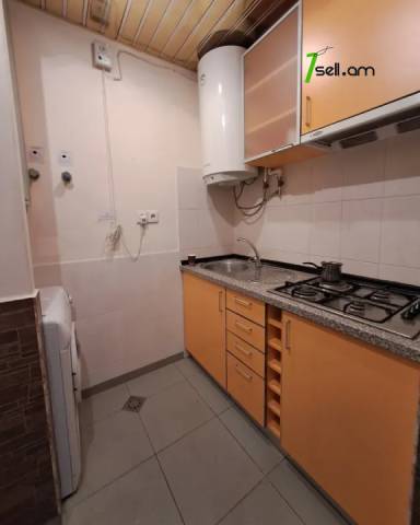 2 սենյականոց բնակարան Մոսկովյան փողոցում, 50 քմ, 2/5 հարկ, բարձր առաստաղներ, կապիտալ վերանորոգված