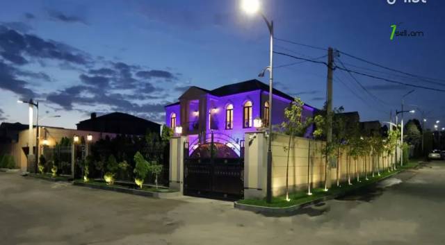 Երկու հարկանի քարե թաունհաուզ, Սիլիկյան նոր խճուղի Աջափնյակում, 400 ք.մ., 3+ սանհանգույց