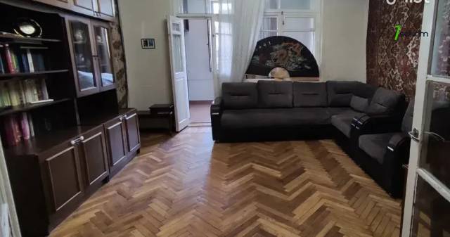 3 սենյականոց բնակարան Ալեքսանդր Սպենդիարյանի փողոցում, 74 ք.մ., բարձր առաստաղներ, նախավերջին հարկ