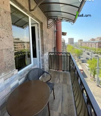 2 սենյականոց բնակարան Կոմիտասի պողոտայում, 64 ք.մ., եվրովերանորոգված, քարե շենք
