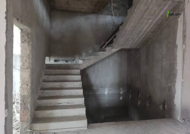 Երկու հարկանի քարե տուն Երևանյան փողոցում Փարաքարում, 620 ք.մ., 3+ սանհանգույց