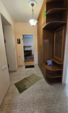 2 սենյականոց բնակարան Մոսկովյան փողոցում, 65 ք.մ., նախավերջին հարկ, կապիտալ վերանորոգված, քարե շենք