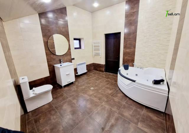 Երեք հարկանի քարե տուն Արաբկիրի 17-րդ փողոցում Արաբկիրում, 200 ք.մ., 3+ սանհանգույց