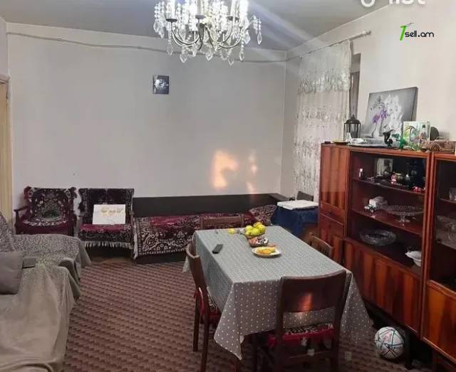 4 սենյականոց բնակարան Դավիթ Մալյան փողոցում, 73 ք.մ., 1/5 հարկ, քարե շենք